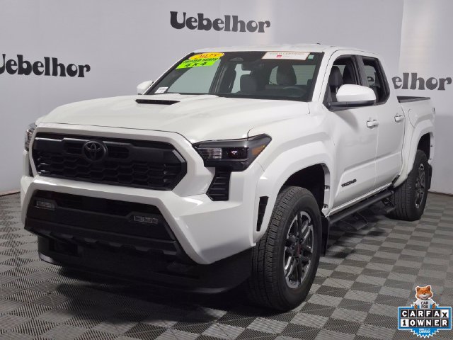 Used 2025 Toyota Tacoma TRD Sport AWD/4WD image 3