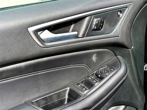 Used 2024 Ford Edge Titanium image 11