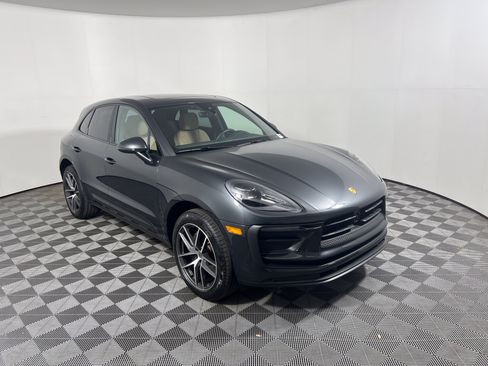 Certified 2026 Porsche Macan AWD/4WD image 9