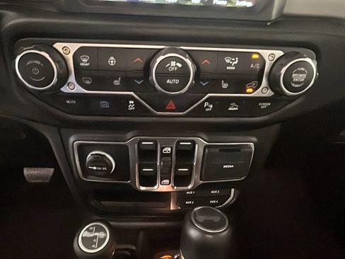 Used 2023 Jeep Wrangler Unlimited Sahara AWD/4WD image 24