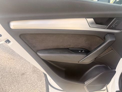 Used 2018 Audi SQ5 Premium Plus w/ Navigation Package image 9