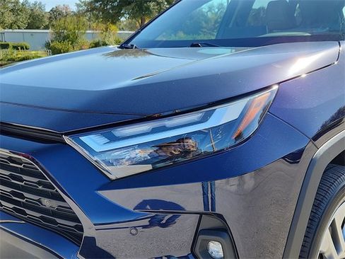 Used 2022 Toyota RAV4 XLE Premium image 6