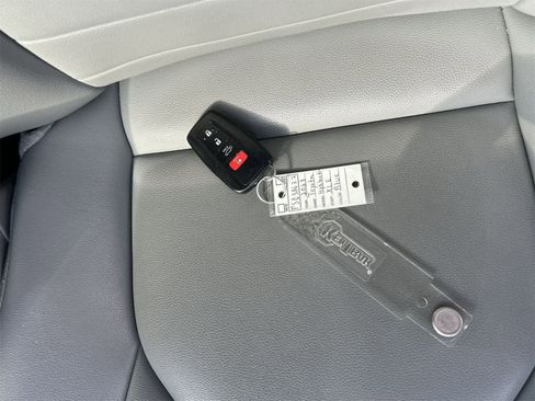 Used 2023 Toyota Highlander L image 20