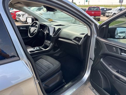 Used 2022 Ford Edge SE image 15