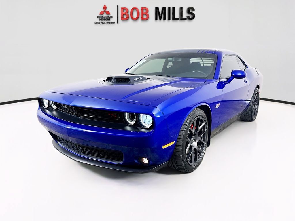 Used 2018 Dodge Challenger R/T RWD image 3