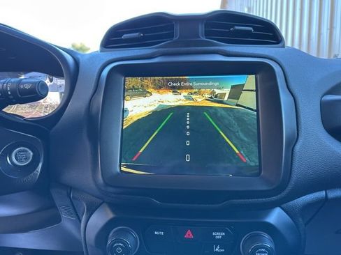 Used 2023 Jeep Renegade Latitude image 17