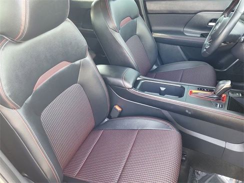 Certified 2025 Nissan Kicks SR image 16