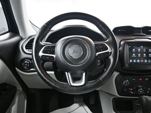 Used 2019 Jeep Renegade Latitude w/ Cold Weather Group FWD image 30
