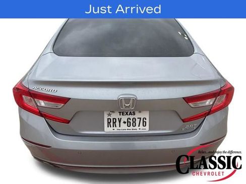 Used 2018 Honda Accord Touring image 12