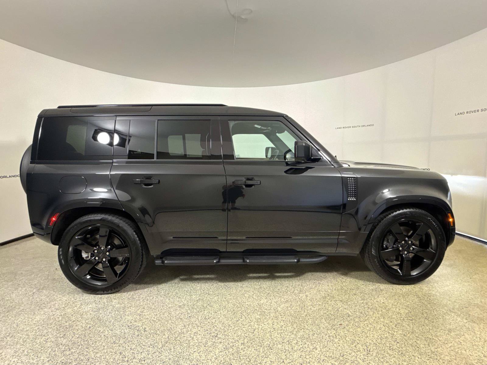 Used 2026 Land Rover Defender 110 X-Dynamic SE AWD/4WD image 6
