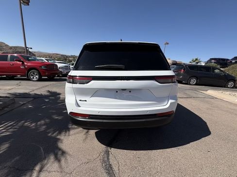 Used 2025 Jeep Grand Cherokee Altitude AWD/4WD image 4