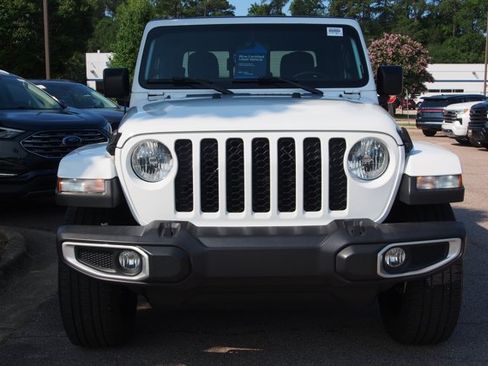 Used 2021 Jeep Gladiator Sport AWD/4WD image 2