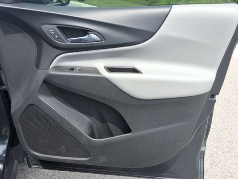 Used 2022 Chevrolet Equinox LS AWD/4WD image 25