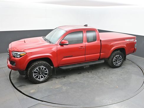 Used 2020 Toyota Tacoma TRD Sport image 31