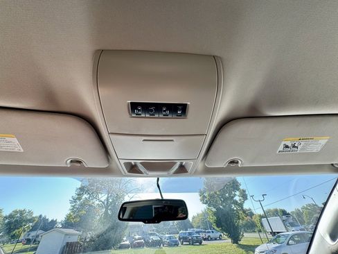 Used 2015 Dodge Grand Caravan SXT w/ UConnect Hands-Free Group image 32