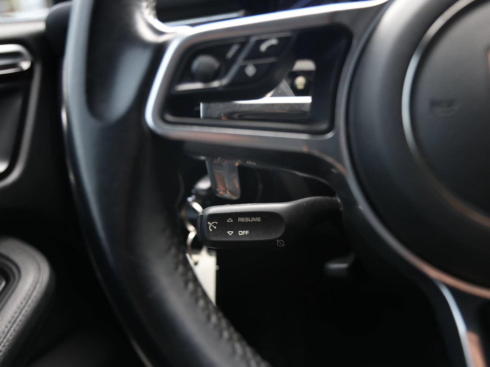 Used 2019 Porsche Macan AWD/4WD image 16