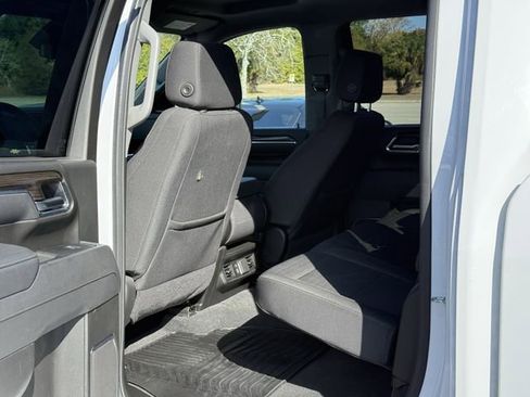 Used 2025 Chevrolet Silverado 2500 LT w/ Convenience Package image 28