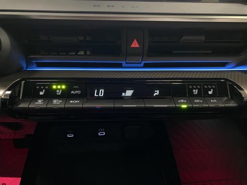 Used 2026 Toyota Prius Limited w/ Limited Premium Package FWD image 29