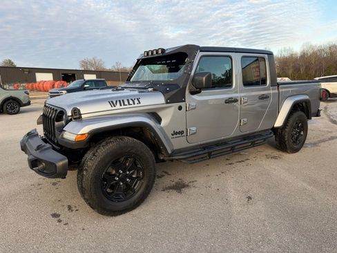 Used 2021 Jeep Gladiator Sport image 32