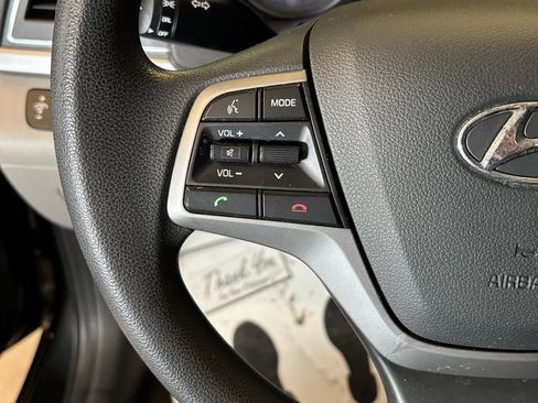 Used 2018 Hyundai Elantra SE image 11