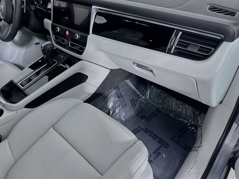 New 2025 Porsche Macan image 31