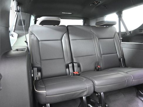 Used 2023 Chevrolet Suburban Premier w/ Advanced Technology Package AWD/4WD image 16