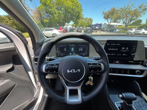 Used 2025 Kia Sportage LX FWD image 33