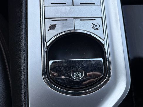 Used 2015 Jaguar XF Sport image 28