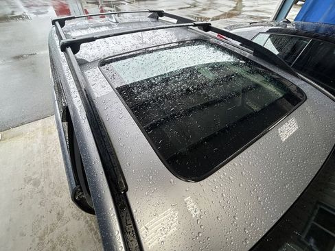 Used 2017 Subaru Forester 2.5i Premium w/ All-Weather Package image 28