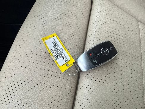 Used 2022 Mercedes-Benz GLC 300 4MATIC w/ Premium Package Lite image 5