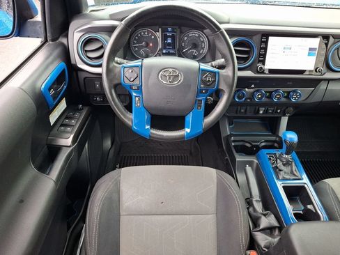 Used 2020 Toyota Tacoma TRD Off-Road AWD/4WD image 13