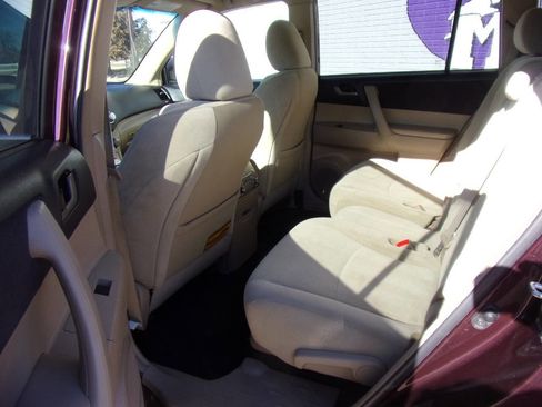 Used 2011 Toyota Highlander 4WD image 3
