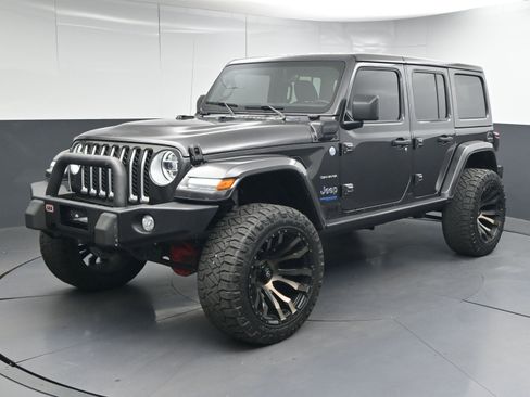 Used 2021 Jeep Wrangler Unlimited Sahara image 4