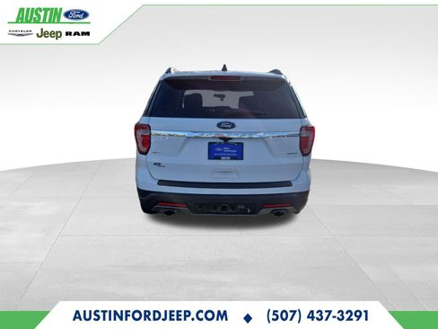 Certified 2018 Ford Explorer XLT image 4