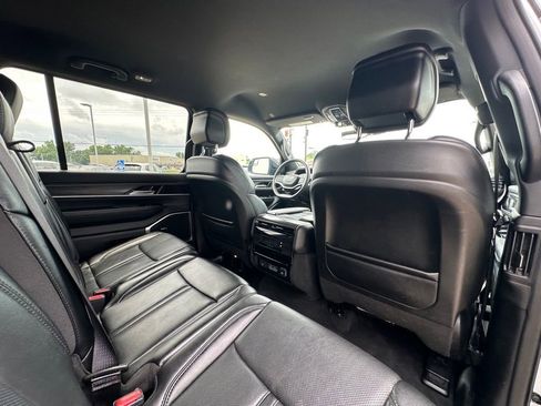 Used 2024 Jeep Wagoneer L Series II RWD image 27
