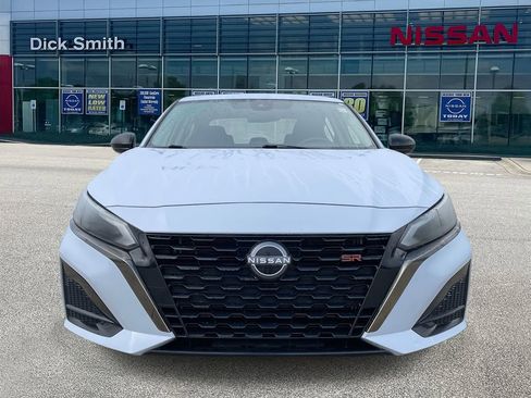 Used 2023 Nissan Altima 2.5 SR image 2