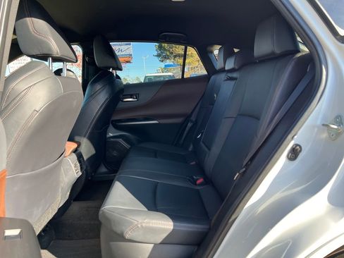 Used 2022 Toyota Venza XLE image 19