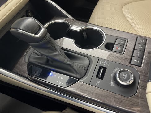Used 2020 Toyota Highlander Platinum image 28