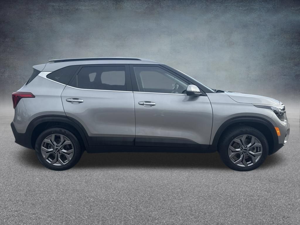 Used 2024 Kia Seltos S AWD/4WD image 4