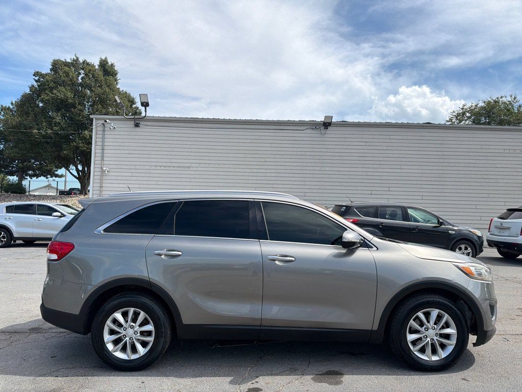 Used 2017 Kia Sorento LX FWD image 5