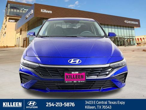 Used 2025 Hyundai Elantra SE FWD image 2