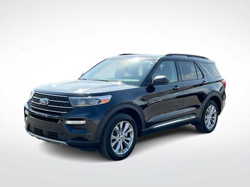 Used 2024 Ford Explorer XLT w/ Equipment Group 202A AWD/4WD image 4