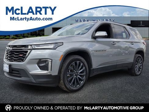 Used 2023 Chevrolet Traverse RS image 1