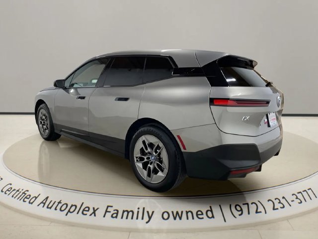 Used 2023 BMW iX xDrive50 AWD/4WD image 3