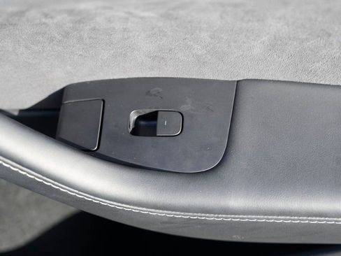 Used 2023 Tesla Model Y 2WD image 36