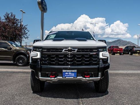 Used 2022 Chevrolet Silverado 1500 ZR2 AWD/4WD image 2