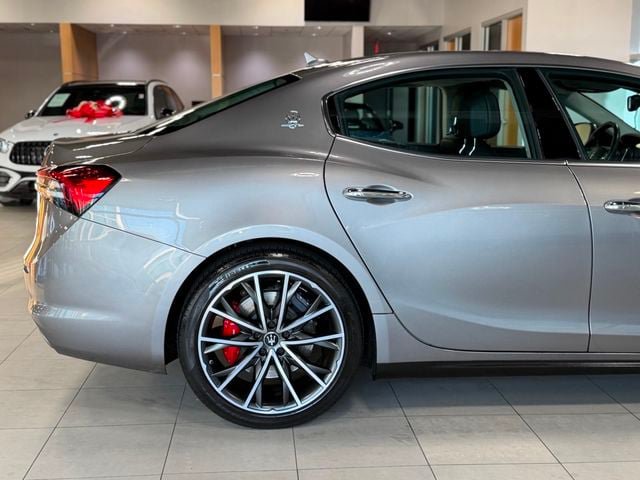 Used 2021 Maserati Ghibli S Q4 AWD/4WD image 17