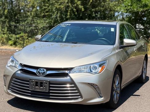 Used 2016 Toyota Camry XLE w/ Moonroof Package FWD image 1