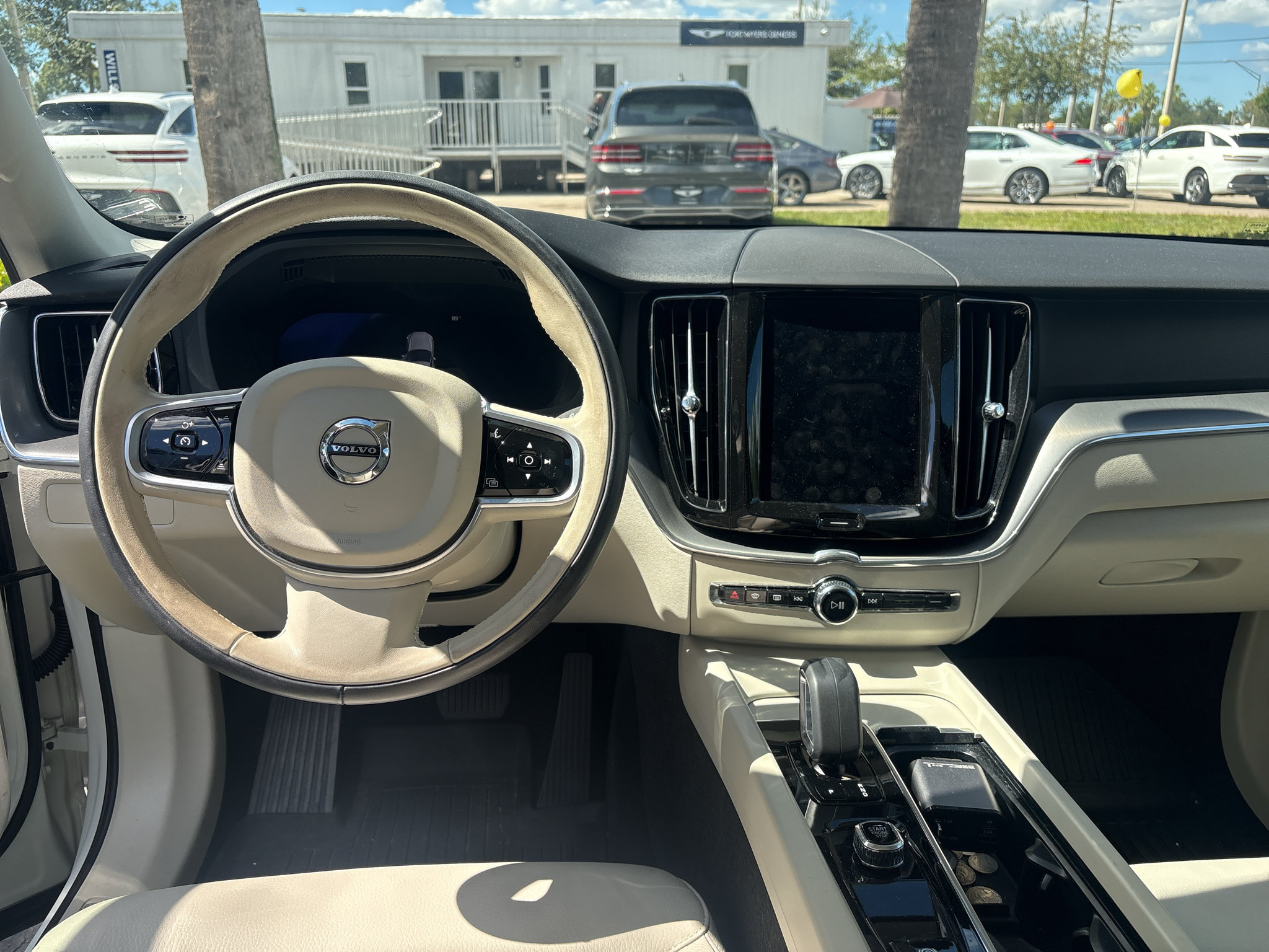 Used 2025 Volvo XC60 B5 Plus w/ Protection Package Premier AWD/4WD image 19