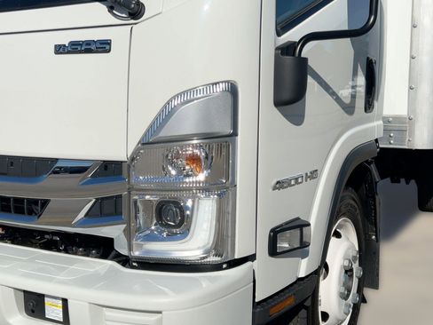 Used 2025 Chevrolet Low Cab Forward image 9